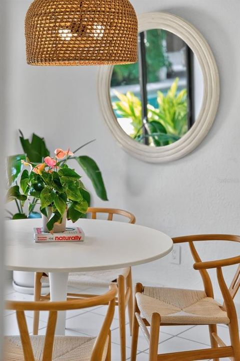 En Venta: $979,000 (4 camas, 2 baños, 2375 Pies cuadrados)