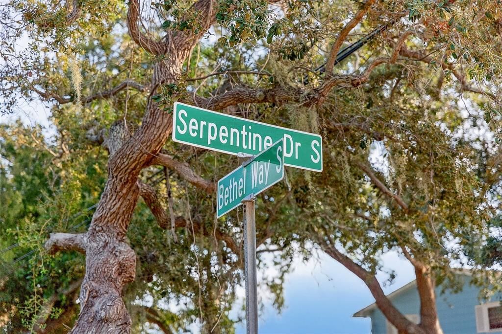 En Venta: $979,000 (4 camas, 2 baños, 2375 Pies cuadrados)