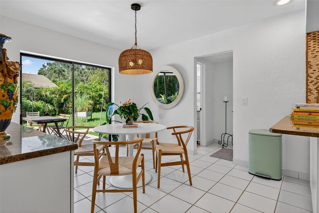 En Venta: $979,000 (4 camas, 2 baños, 2375 Pies cuadrados)