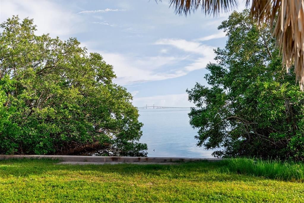 En Venta: $979,000 (4 camas, 2 baños, 2375 Pies cuadrados)