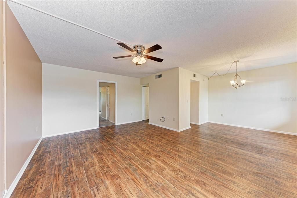 В аренду: $1,300 (1 спален, 1 ванн, 924 Квадратных фут)