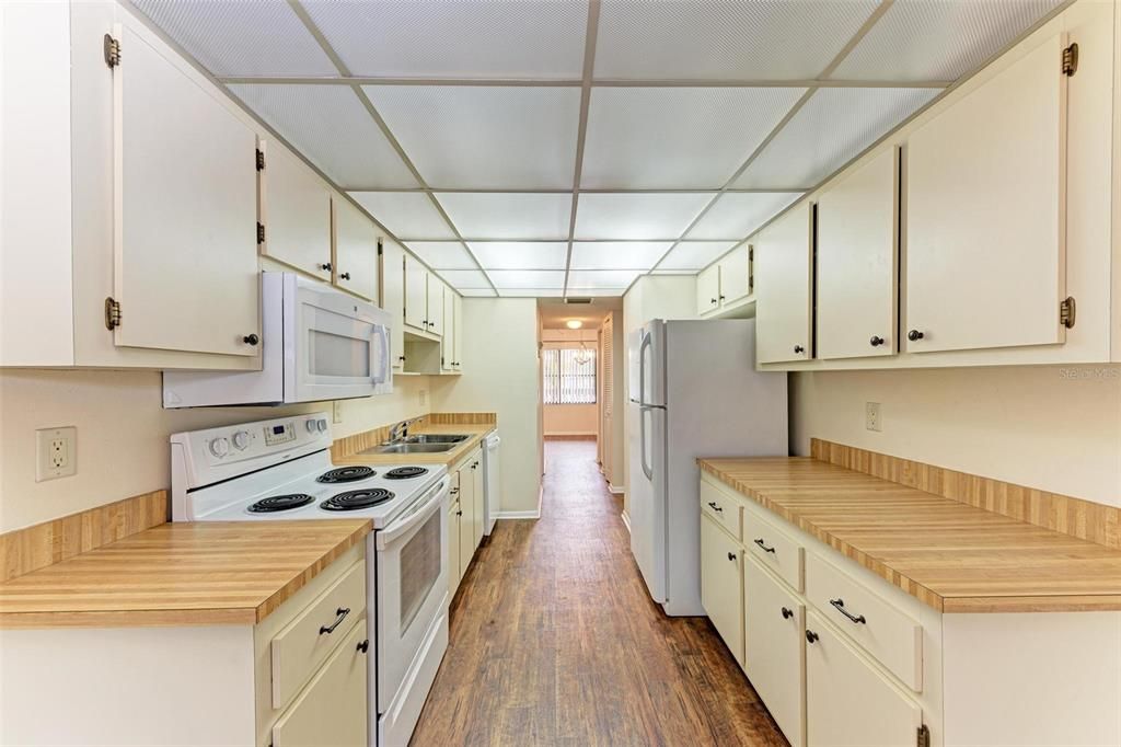 В аренду: $1,300 (1 спален, 1 ванн, 924 Квадратных фут)