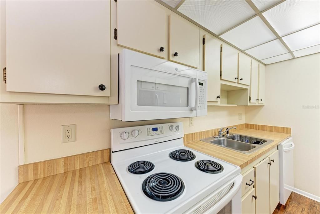 В аренду: $1,300 (1 спален, 1 ванн, 924 Квадратных фут)