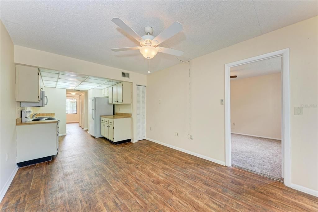 В аренду: $1,300 (1 спален, 1 ванн, 924 Квадратных фут)