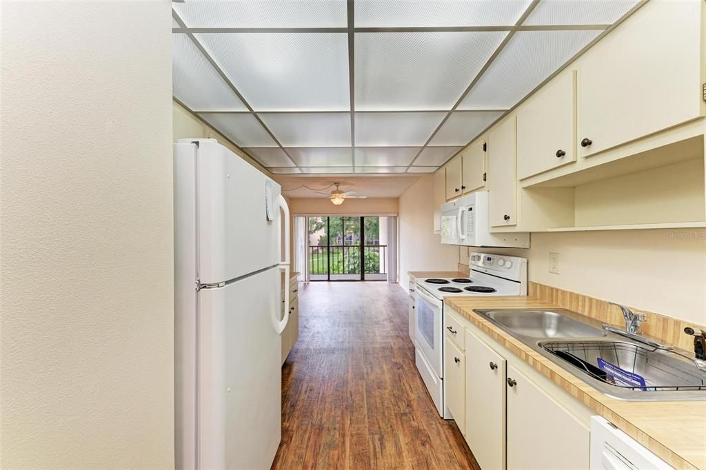 В аренду: $1,300 (1 спален, 1 ванн, 924 Квадратных фут)