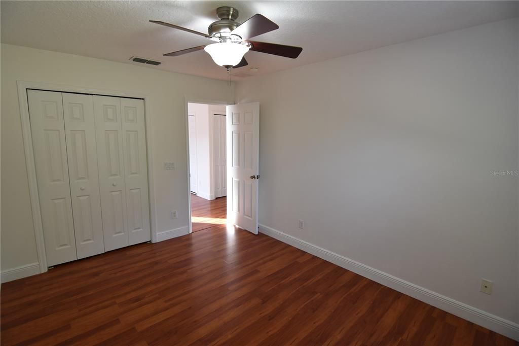 合同活跃: $2,100 (3 贝兹, 2 浴室, 1716 平方英尺)