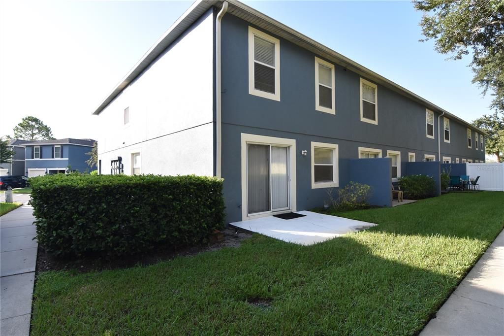 合同活跃: $2,100 (3 贝兹, 2 浴室, 1716 平方英尺)