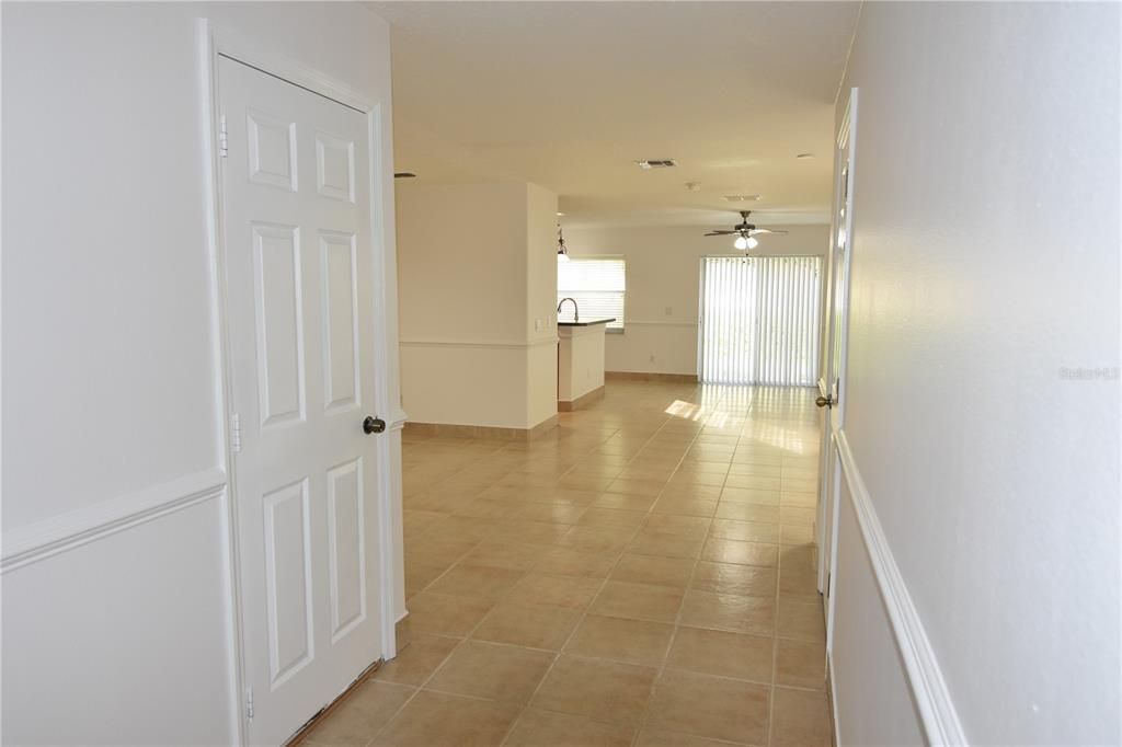 合同活跃: $2,100 (3 贝兹, 2 浴室, 1716 平方英尺)