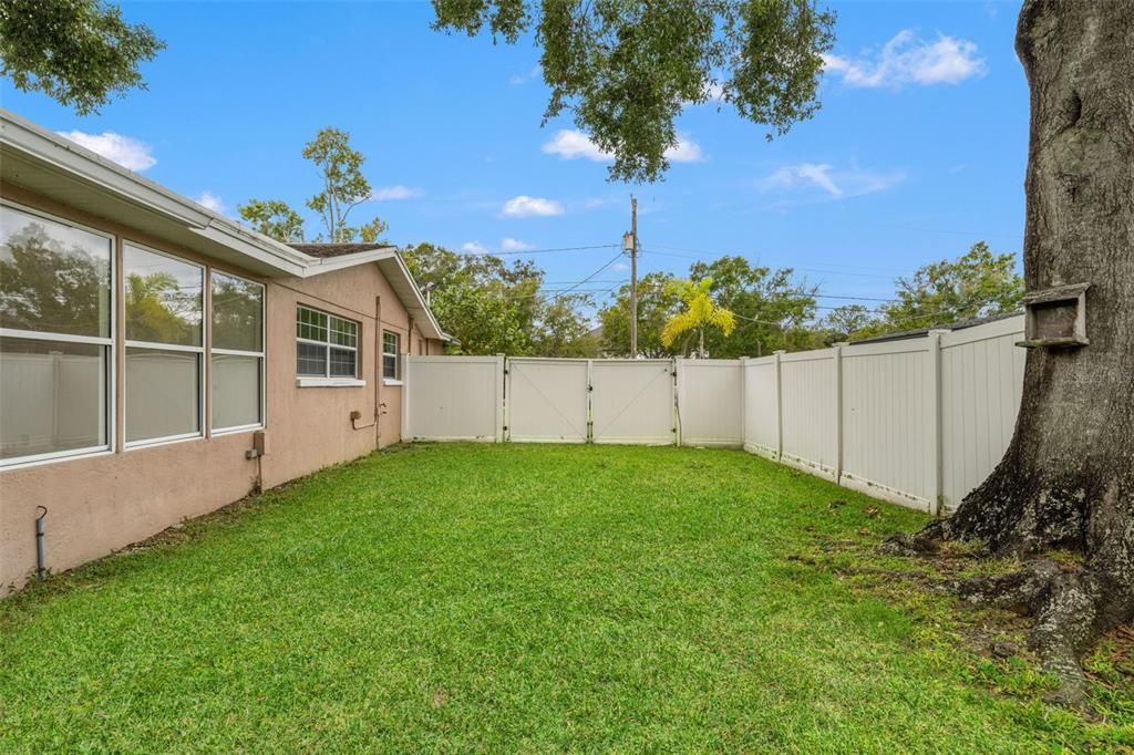 For Sale: $449,000 (4 beds, 2 baths, 1993 Square Feet)