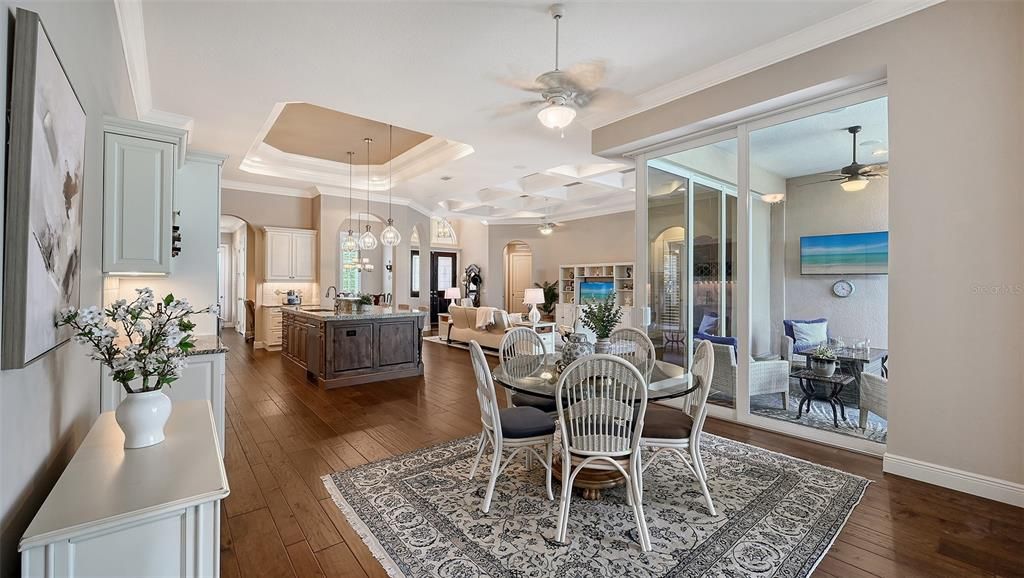 Под контрактом: $1,725,000 (4 спален, 3 ванн, 3140 Квадратных фут)