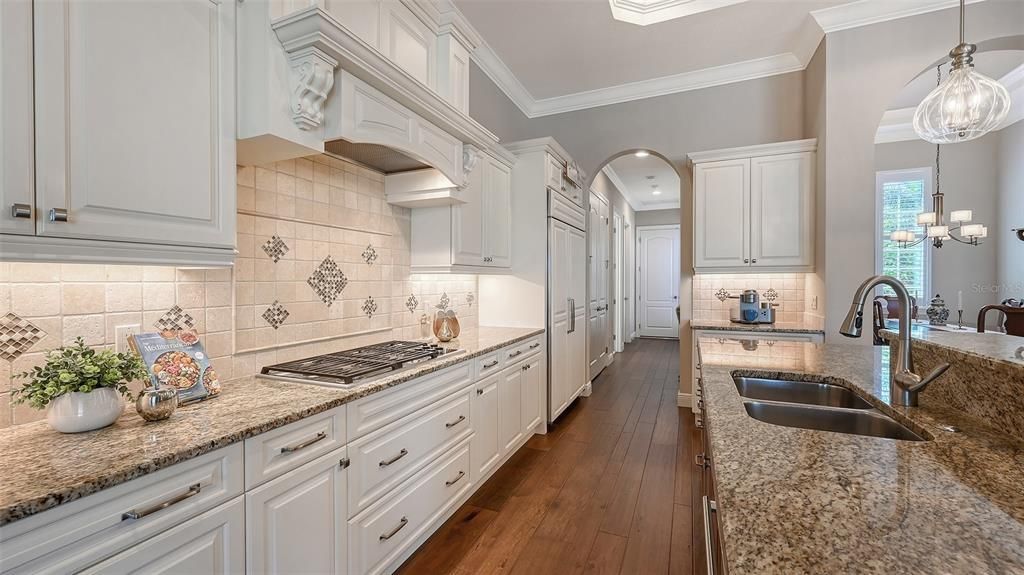 Под контрактом: $1,725,000 (4 спален, 3 ванн, 3140 Квадратных фут)