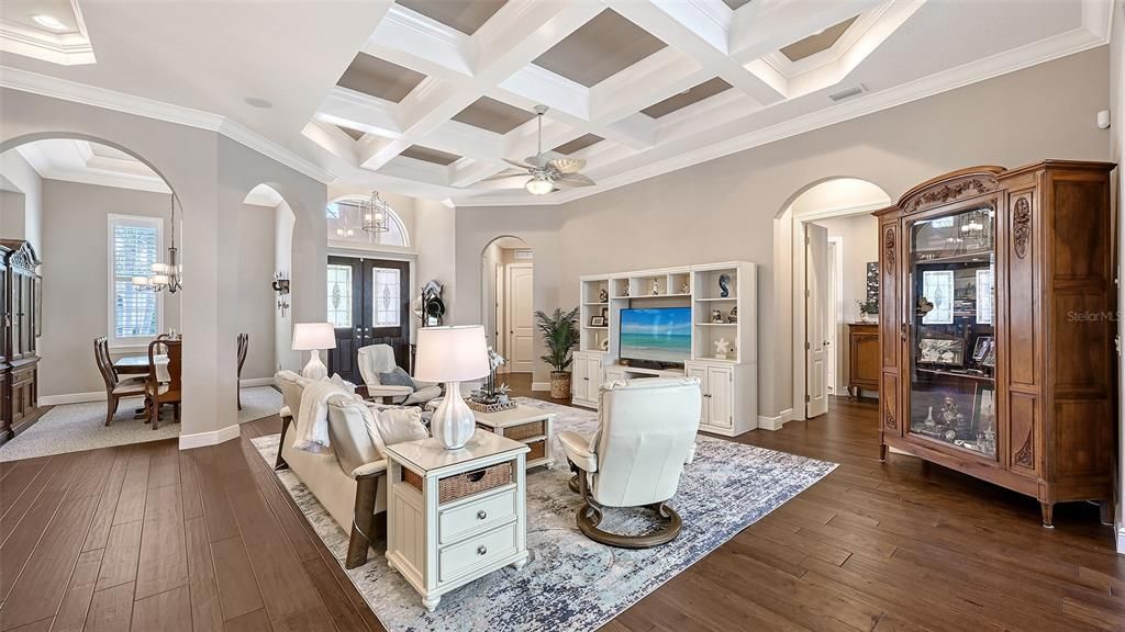 Под контрактом: $1,725,000 (4 спален, 3 ванн, 3140 Квадратных фут)