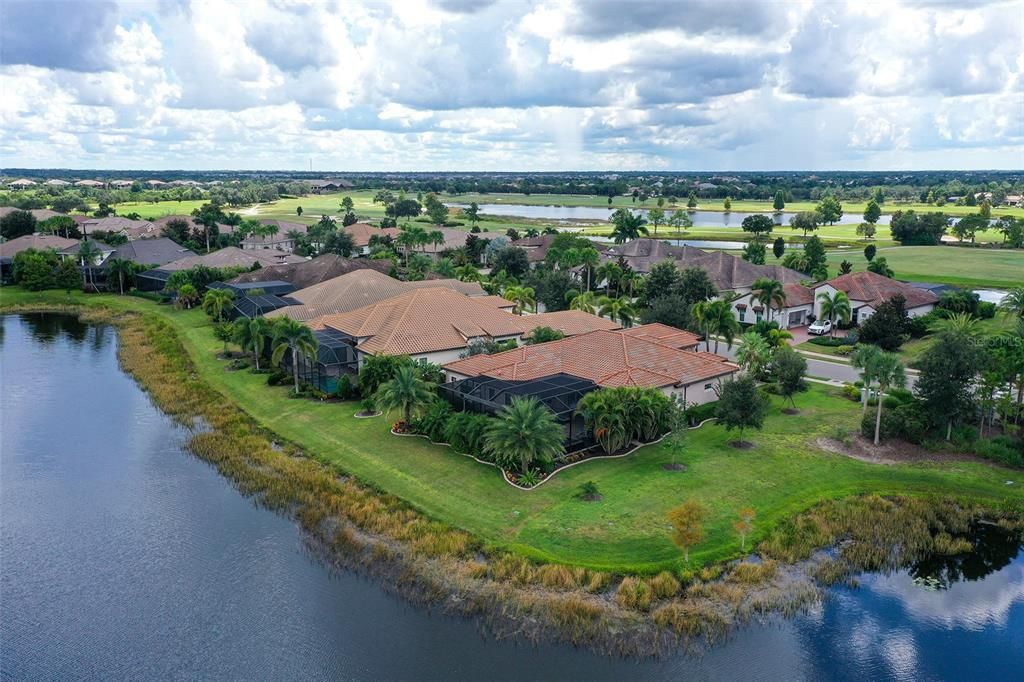 Под контрактом: $1,725,000 (4 спален, 3 ванн, 3140 Квадратных фут)