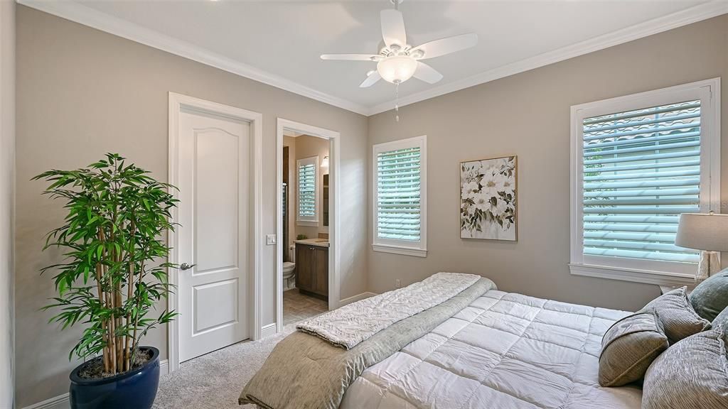 Под контрактом: $1,725,000 (4 спален, 3 ванн, 3140 Квадратных фут)