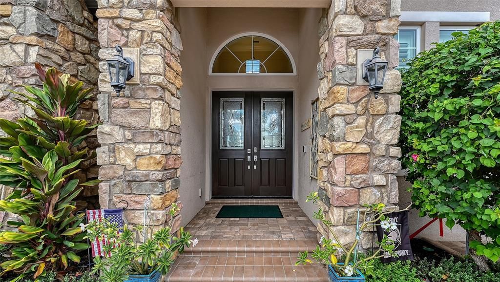 Под контрактом: $1,725,000 (4 спален, 3 ванн, 3140 Квадратных фут)