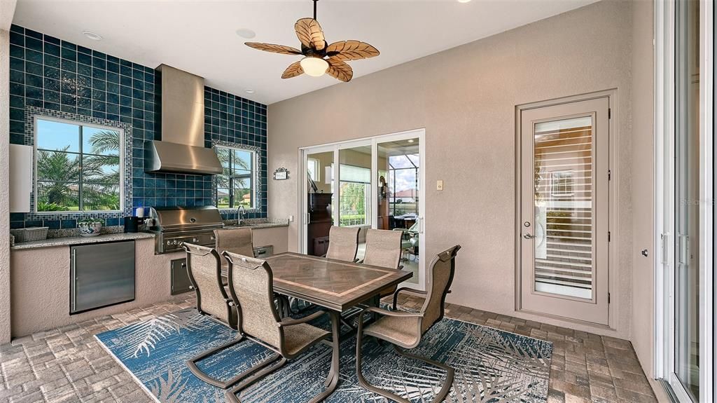 Под контрактом: $1,725,000 (4 спален, 3 ванн, 3140 Квадратных фут)