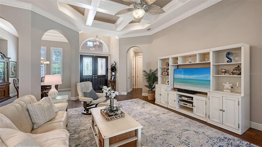 Под контрактом: $1,725,000 (4 спален, 3 ванн, 3140 Квадратных фут)