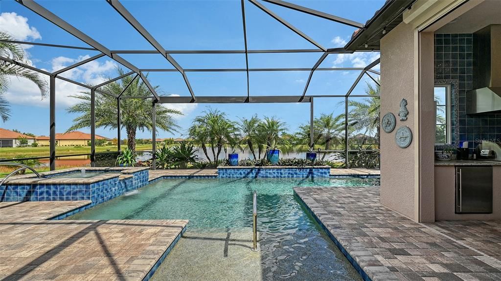 Под контрактом: $1,725,000 (4 спален, 3 ванн, 3140 Квадратных фут)