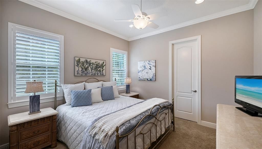 Под контрактом: $1,725,000 (4 спален, 3 ванн, 3140 Квадратных фут)