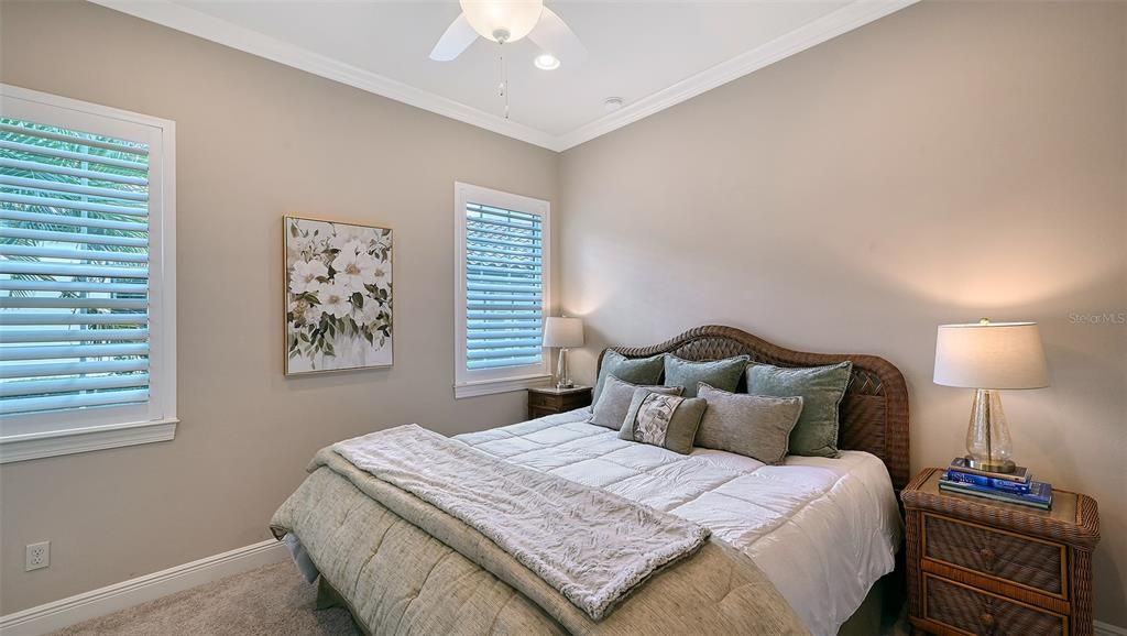 Под контрактом: $1,725,000 (4 спален, 3 ванн, 3140 Квадратных фут)