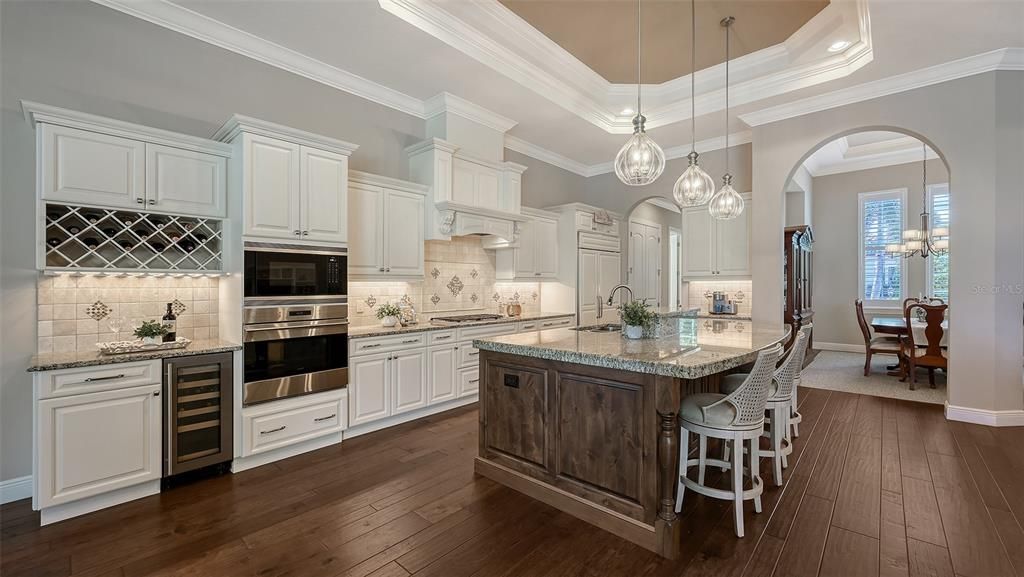 Под контрактом: $1,725,000 (4 спален, 3 ванн, 3140 Квадратных фут)