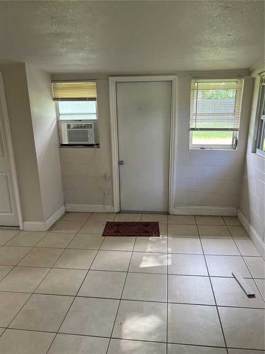 Active With Contract: $249,900 (3 beds, 1 baths, 1008 Square Feet)