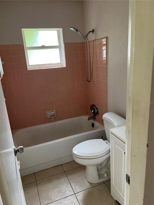 Active With Contract: $249,900 (3 beds, 1 baths, 1008 Square Feet)