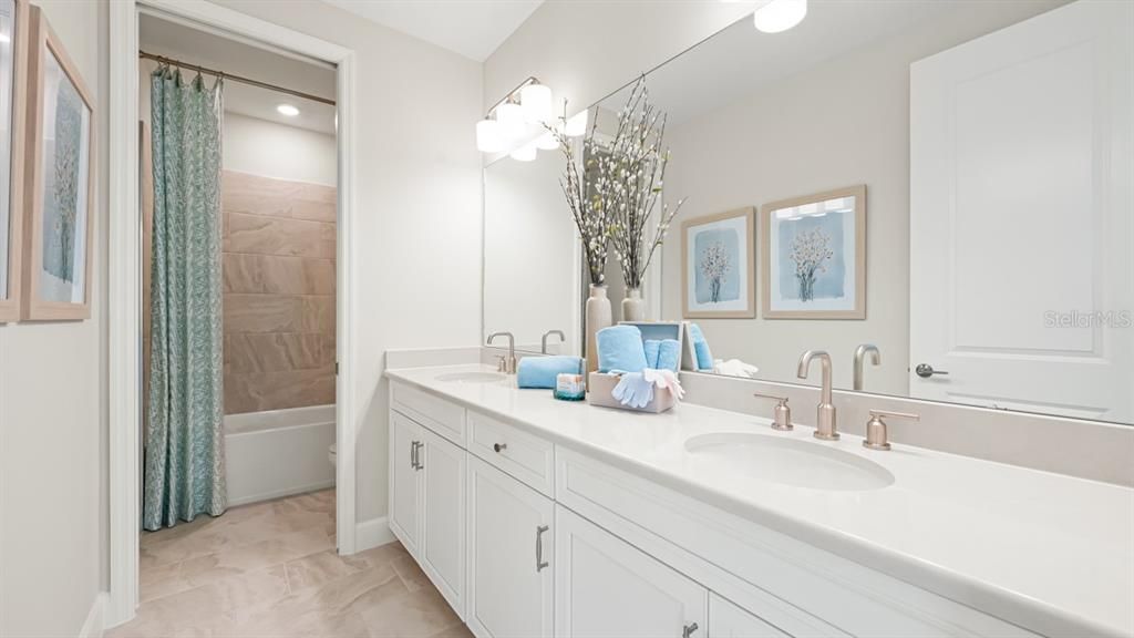 En Venta: $957,363 (5 camas, 4 baños, 3461 Pies cuadrados)