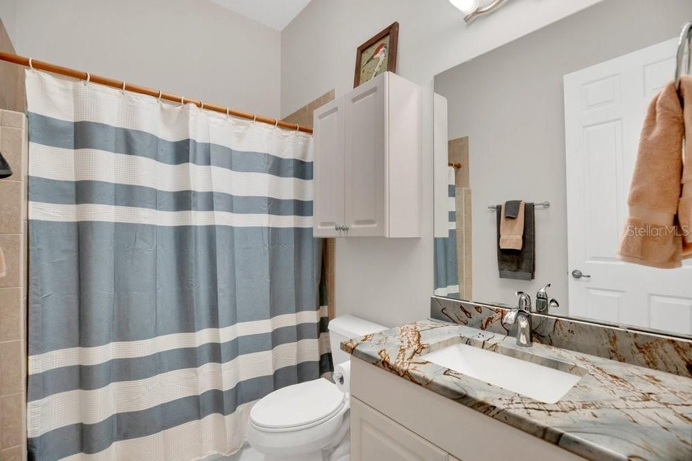 合同活跃: $369,900 (2 贝兹, 2 浴室, 1748 平方英尺)