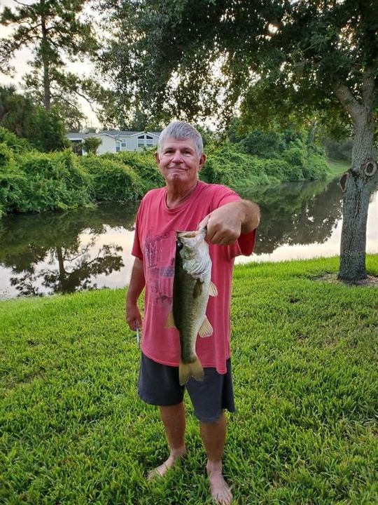 合同活跃: $369,900 (2 贝兹, 2 浴室, 1748 平方英尺)