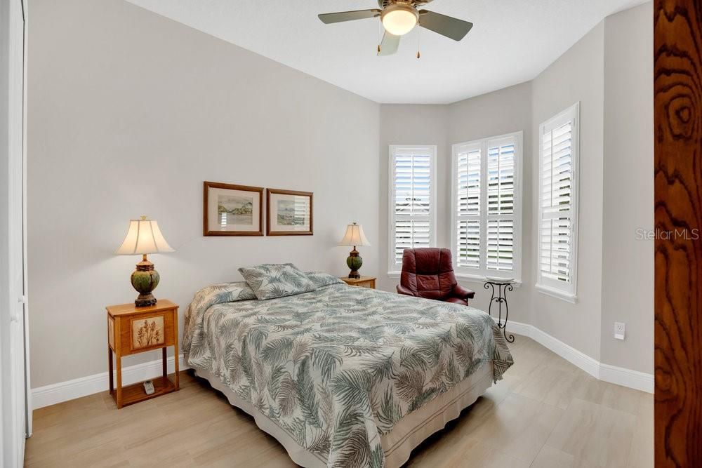 合同活跃: $369,900 (2 贝兹, 2 浴室, 1748 平方英尺)