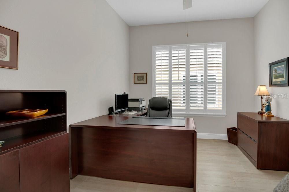 合同活跃: $369,900 (2 贝兹, 2 浴室, 1748 平方英尺)