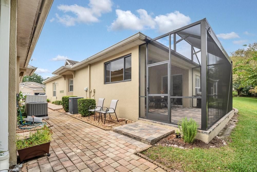 合同活跃: $369,900 (2 贝兹, 2 浴室, 1748 平方英尺)