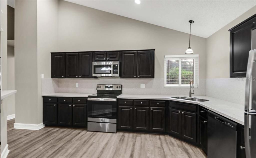 For Rent: $1,950 (3 beds, 2 baths, 1857 Square Feet)