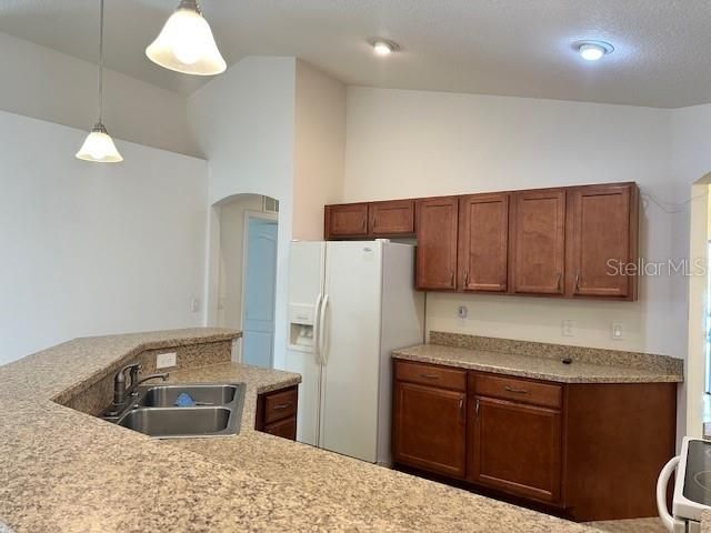 出租: $2,200 (3 贝兹, 2 浴室, 2053 平方英尺)