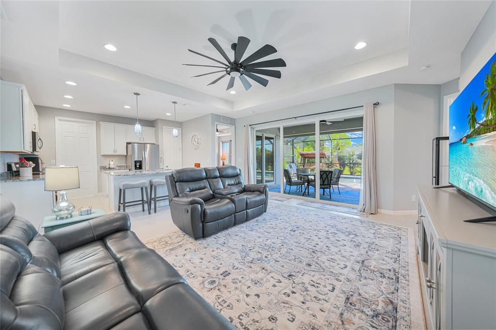 На продажу: $575,000 (4 спален, 2 ванн, 1868 Квадратных фут)