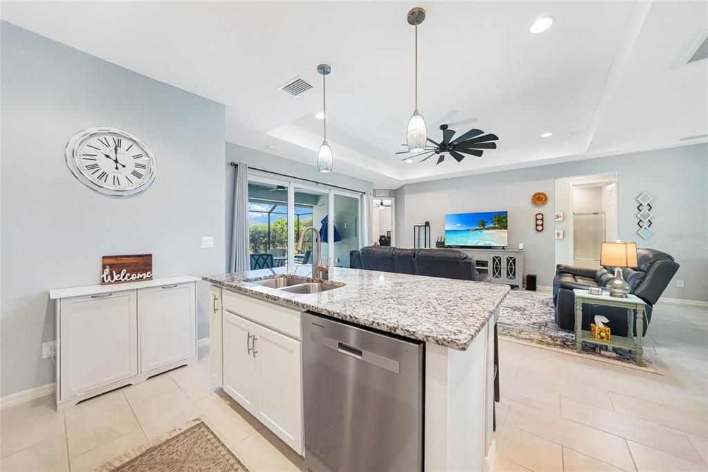 На продажу: $575,000 (4 спален, 2 ванн, 1868 Квадратных фут)