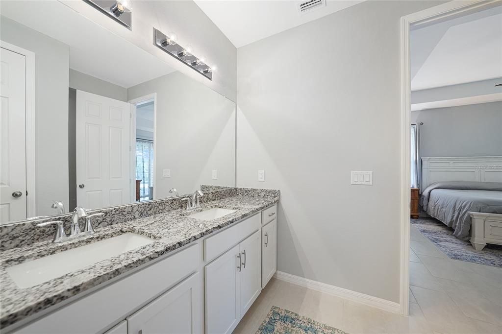 На продажу: $575,000 (4 спален, 2 ванн, 1868 Квадратных фут)