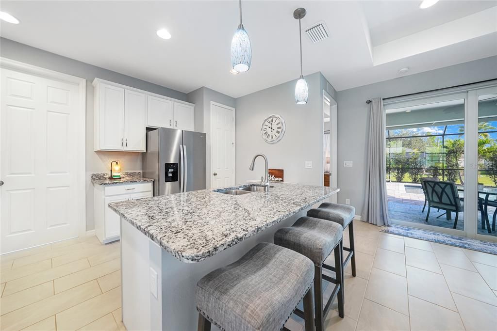 На продажу: $575,000 (4 спален, 2 ванн, 1868 Квадратных фут)