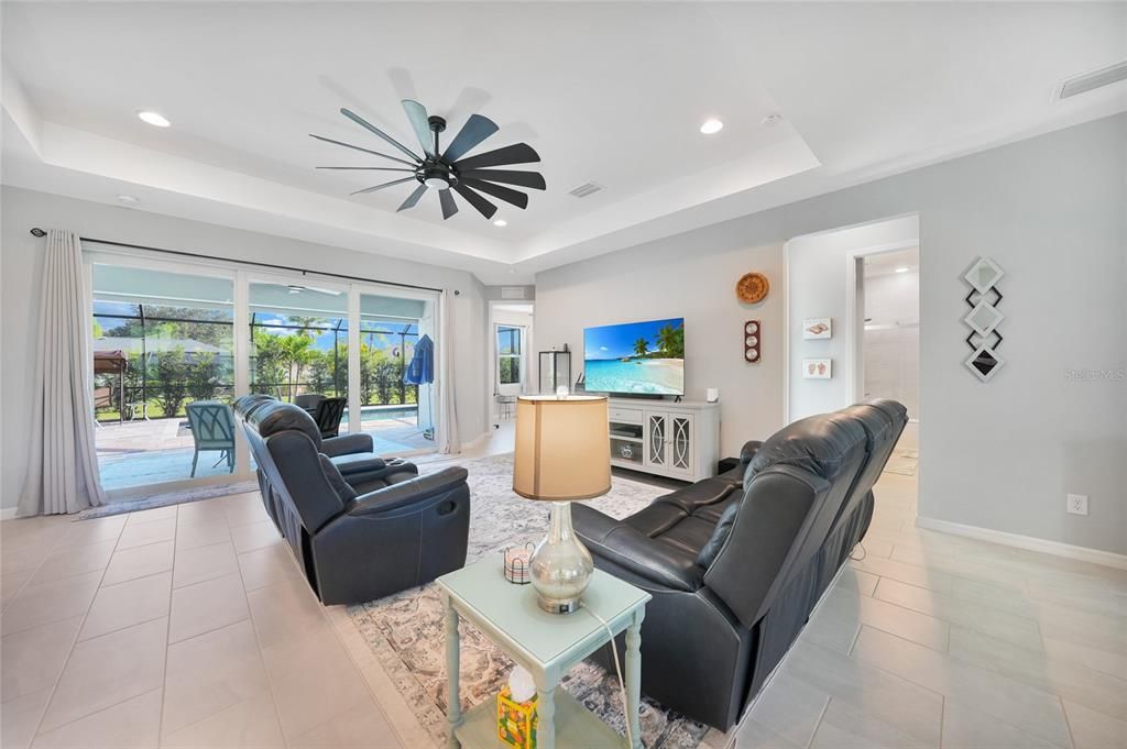 На продажу: $575,000 (4 спален, 2 ванн, 1868 Квадратных фут)