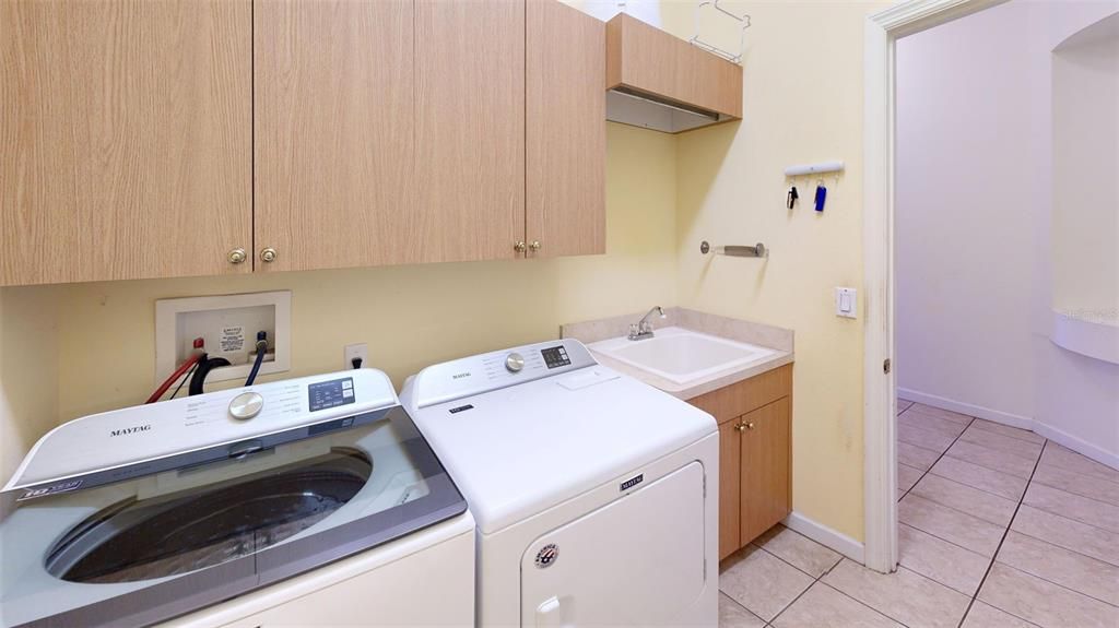 For Sale: $487,400 (4 beds, 3 baths, 2433 Square Feet)