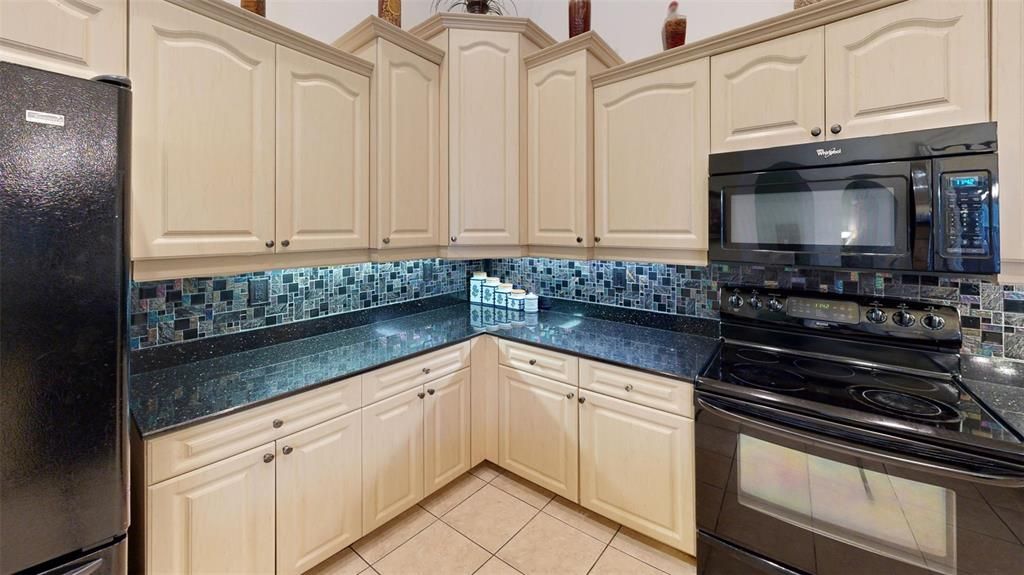 For Sale: $487,400 (4 beds, 3 baths, 2433 Square Feet)