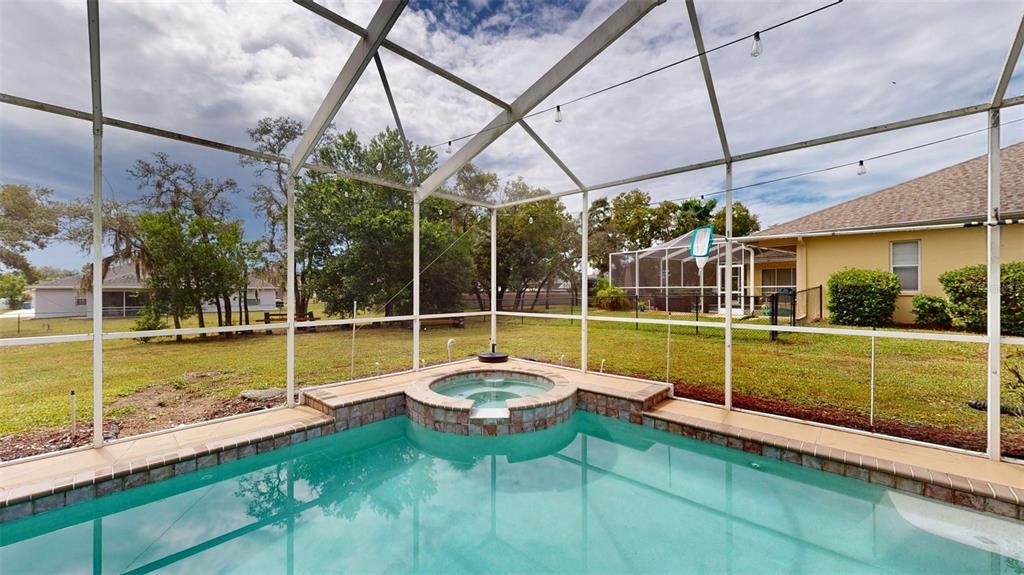 For Sale: $487,400 (4 beds, 3 baths, 2433 Square Feet)