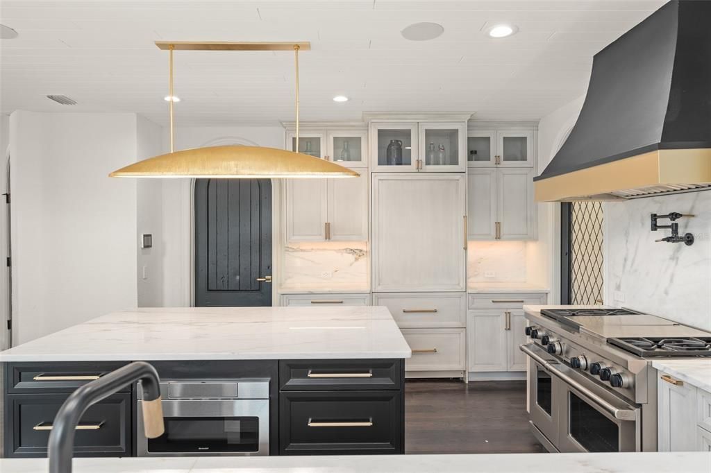 На продажу: $5,325,000 (4 спален, 5 ванн, 6424 Квадратных фут)