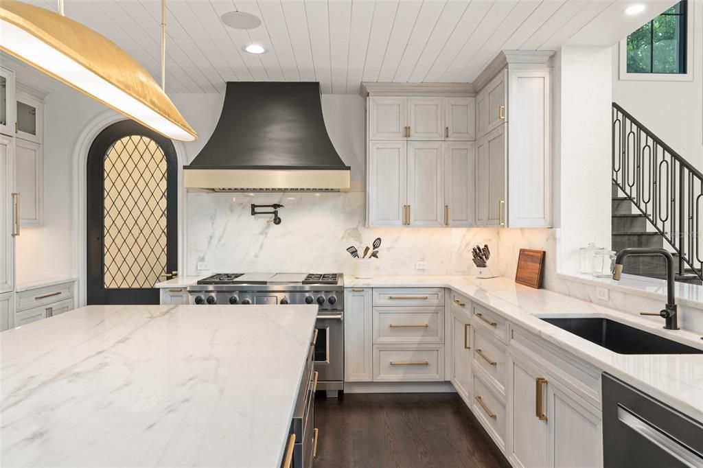 На продажу: $5,325,000 (4 спален, 5 ванн, 6424 Квадратных фут)