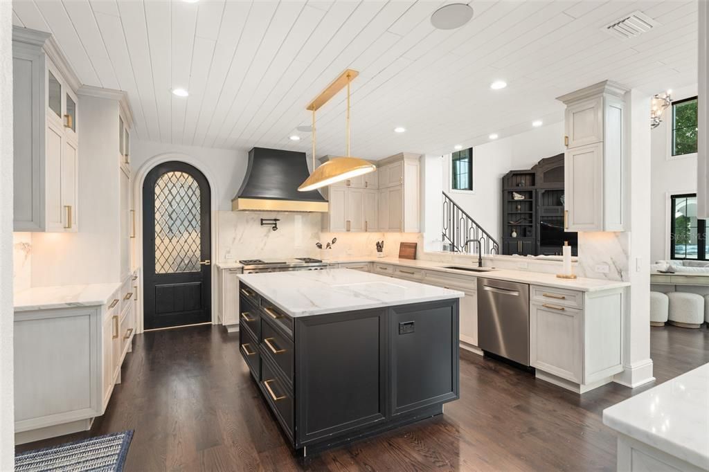 На продажу: $5,325,000 (4 спален, 5 ванн, 6424 Квадратных фут)