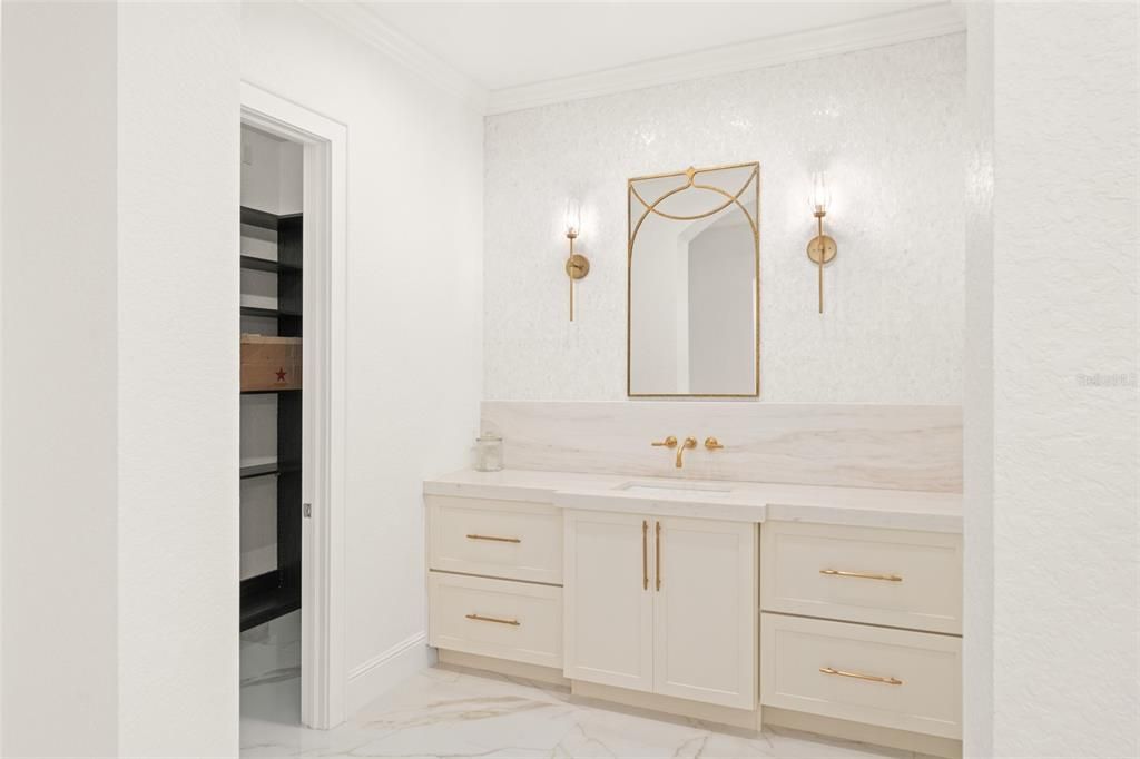 На продажу: $5,325,000 (4 спален, 5 ванн, 6424 Квадратных фут)