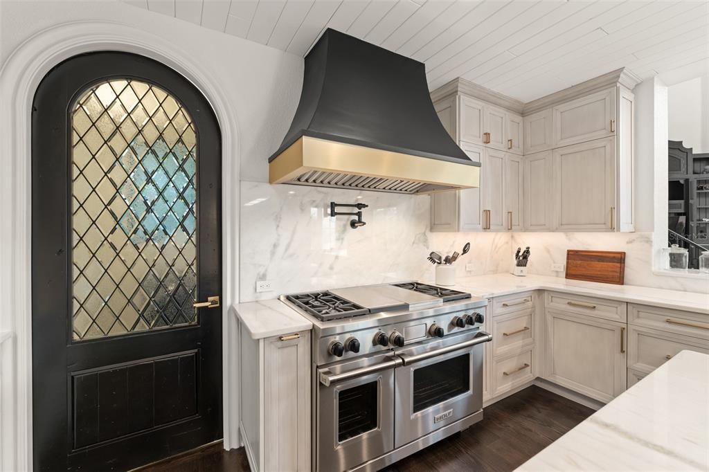 На продажу: $5,325,000 (4 спален, 5 ванн, 6424 Квадратных фут)