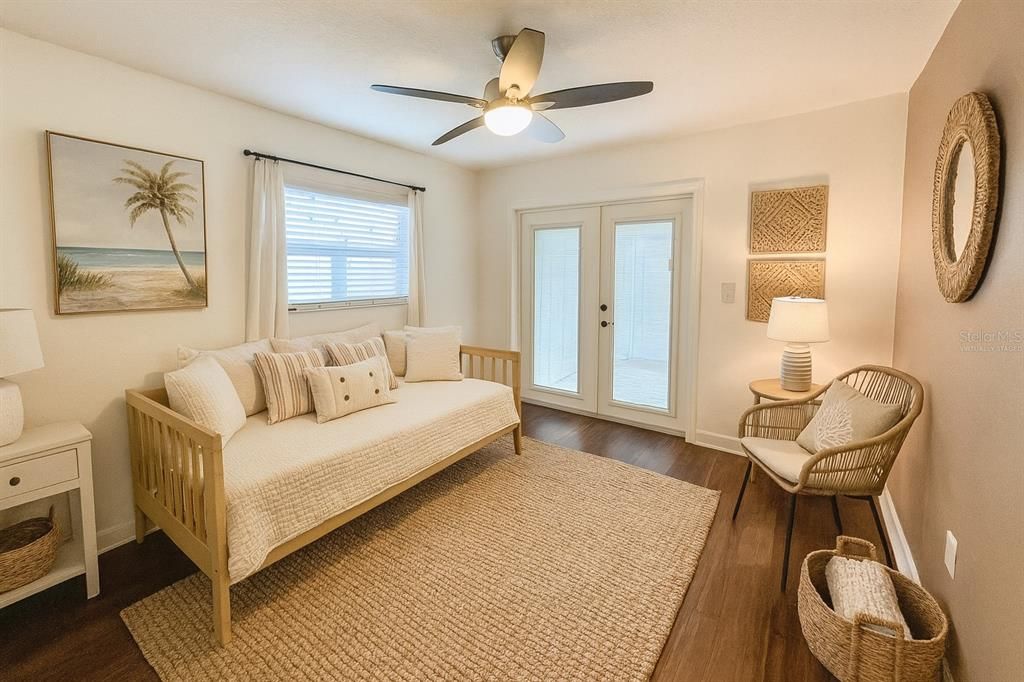 Под контрактом: $130,000 (2 спален, 2 ванн, 984 Квадратных фут)