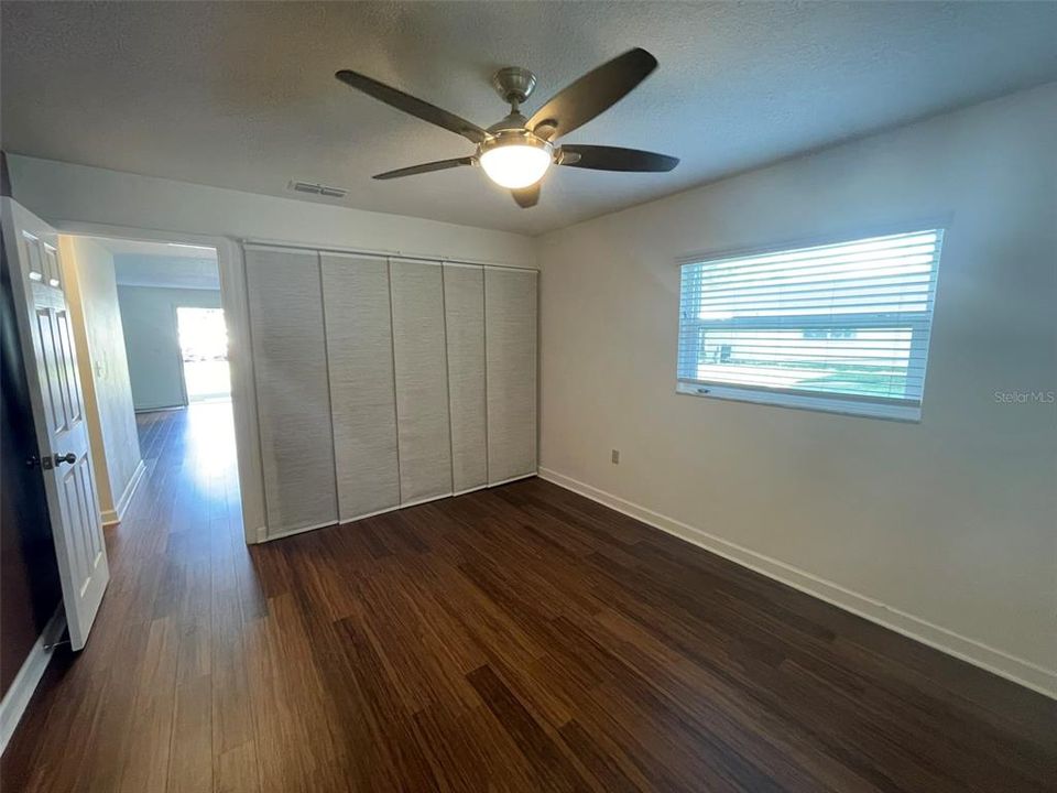 Под контрактом: $130,000 (2 спален, 2 ванн, 984 Квадратных фут)